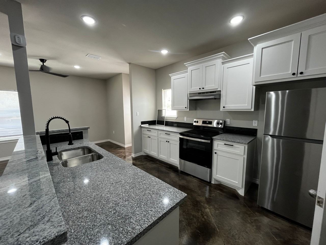 Country Road Triplex - Photo 2 of 14