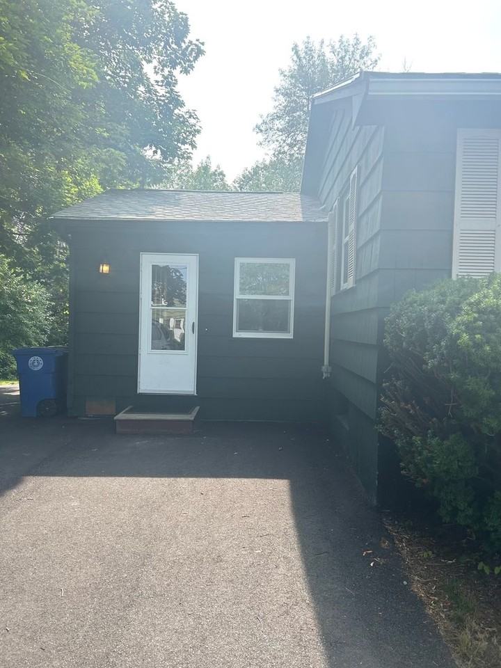 56 Constitution Dr - Photo 3 of 43