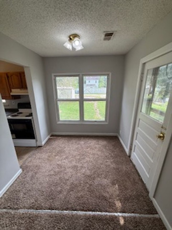 1605 Monroe Ave - Photo 2 of 9