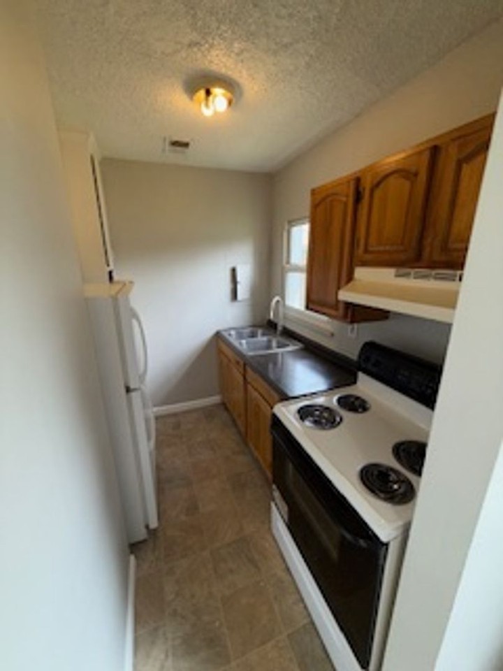 1605 Monroe Ave - Photo 3 of 9