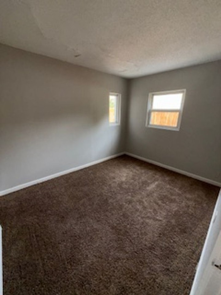 1605 Monroe Ave - Photo 5 of 9