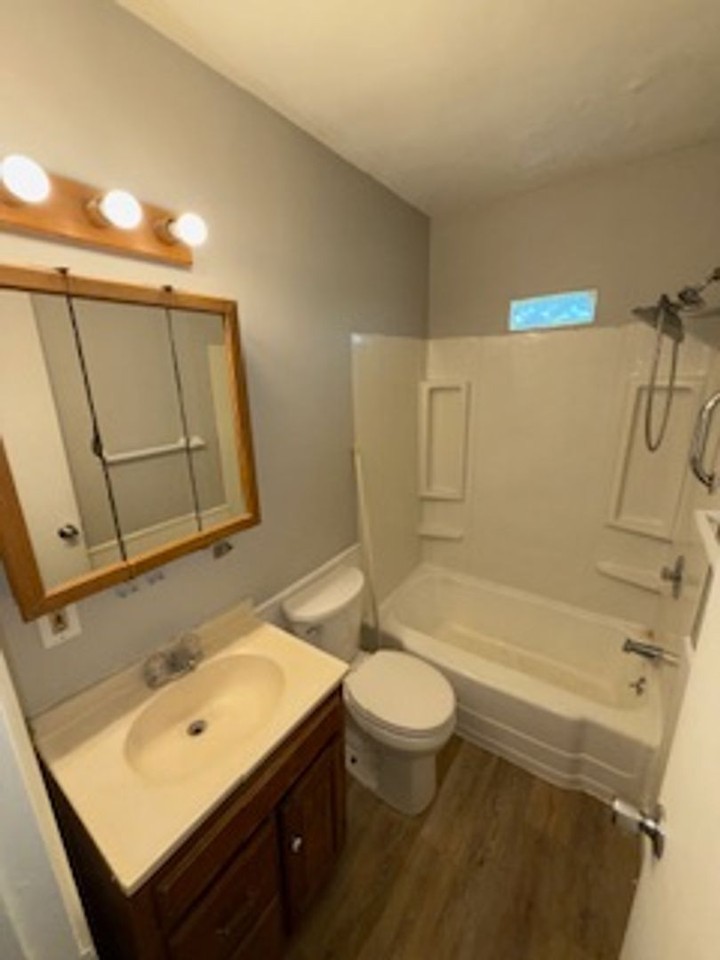 1605 Monroe Ave - Photo 7 of 9