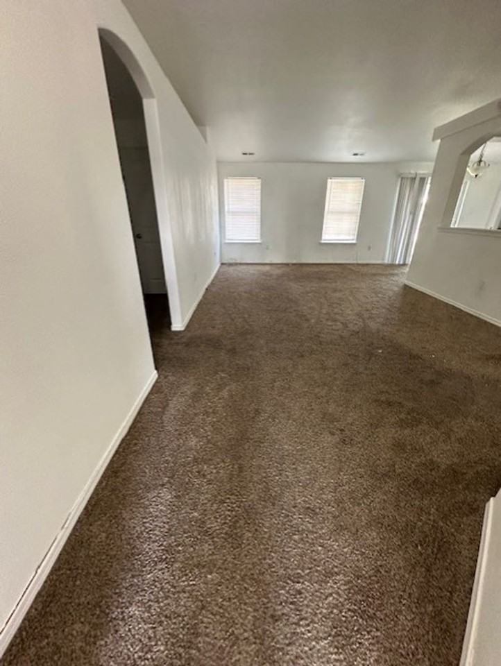 610 N Mississippi Dr - Photo 2 of 11