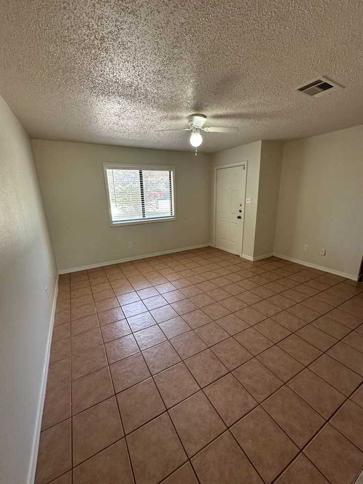 10505 Mcmillian Dr - Photo 3 of 9