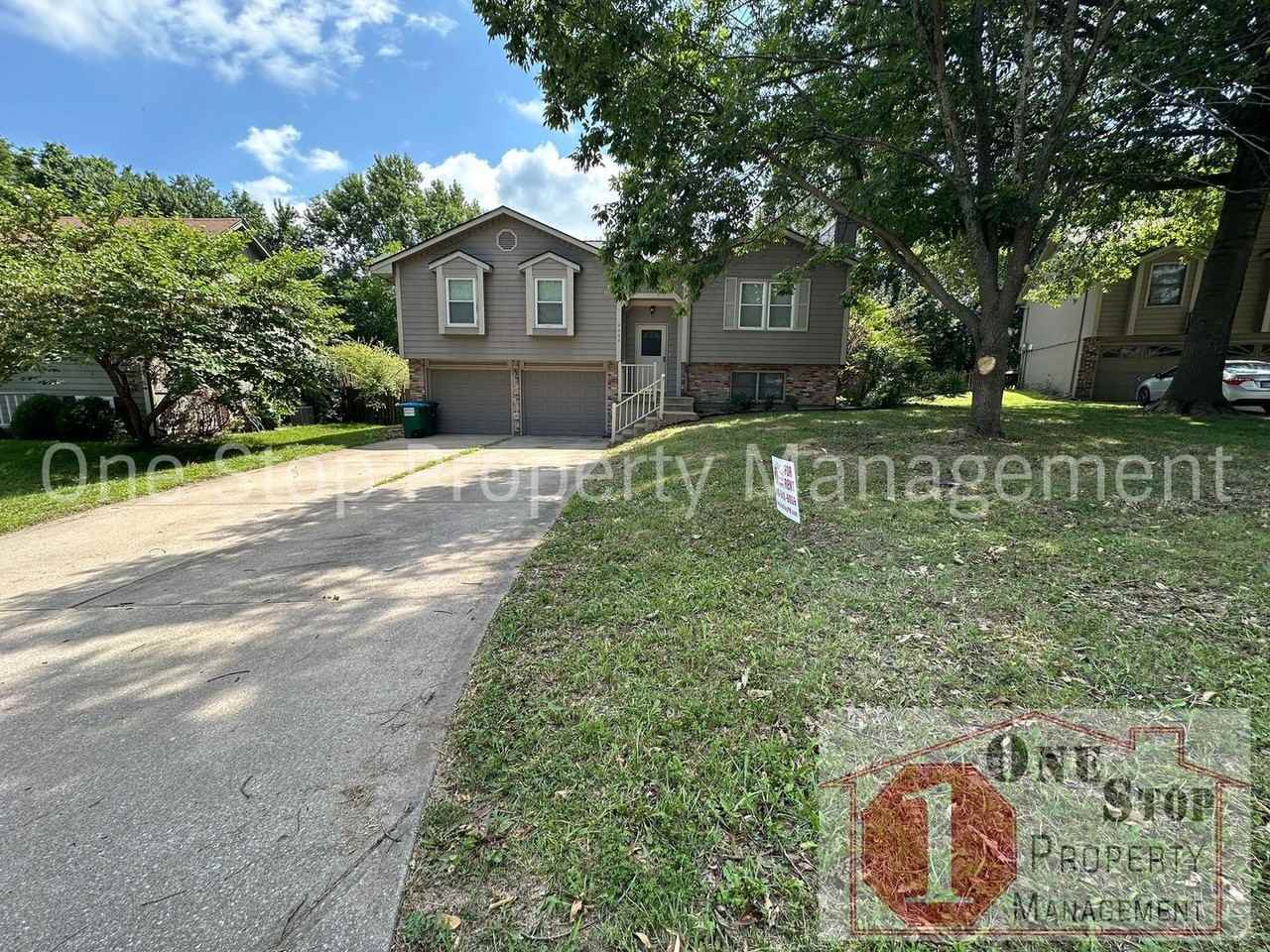 2433 Ne Bridgeport Dr - Photo 2 of 22