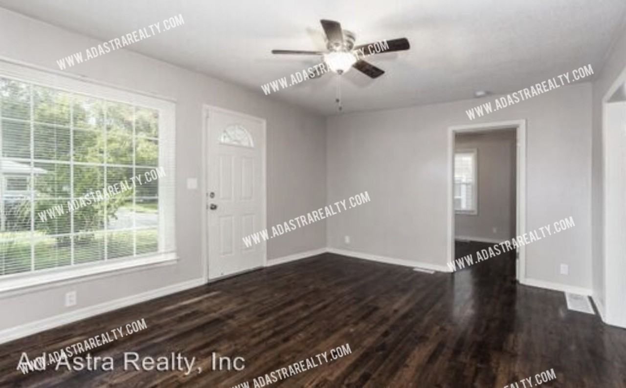 821 N Crysler Ave - Photo 3 of 23