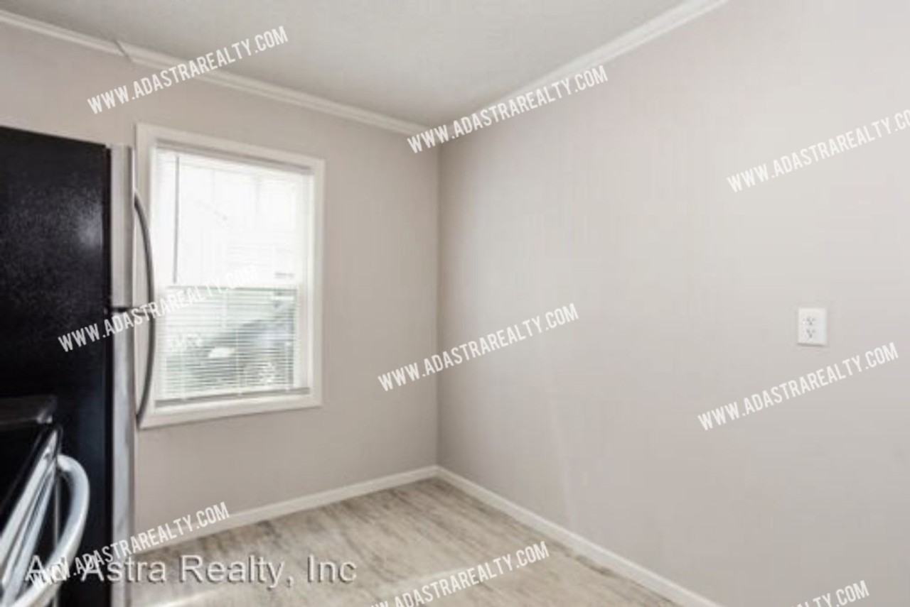 821 N Crysler Ave - Photo 7 of 23