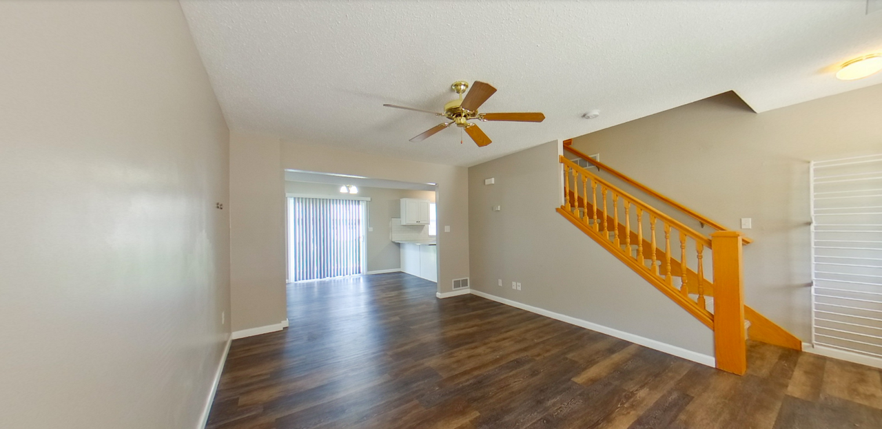 438 Butterfield Rd - Photo 4 of 13