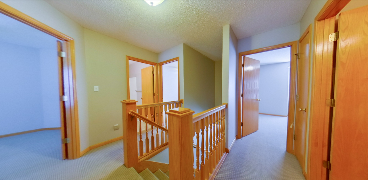 438 Butterfield Rd - Photo 5 of 13