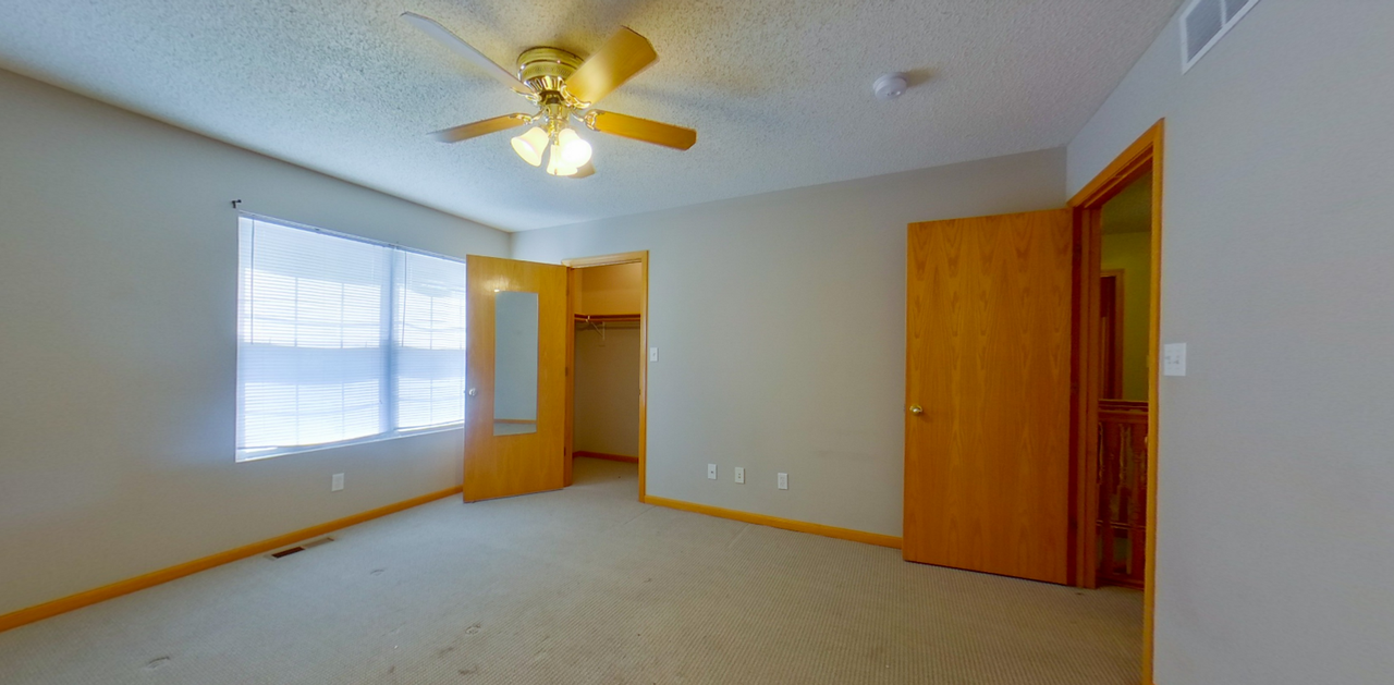 438 Butterfield Rd - Photo 6 of 13
