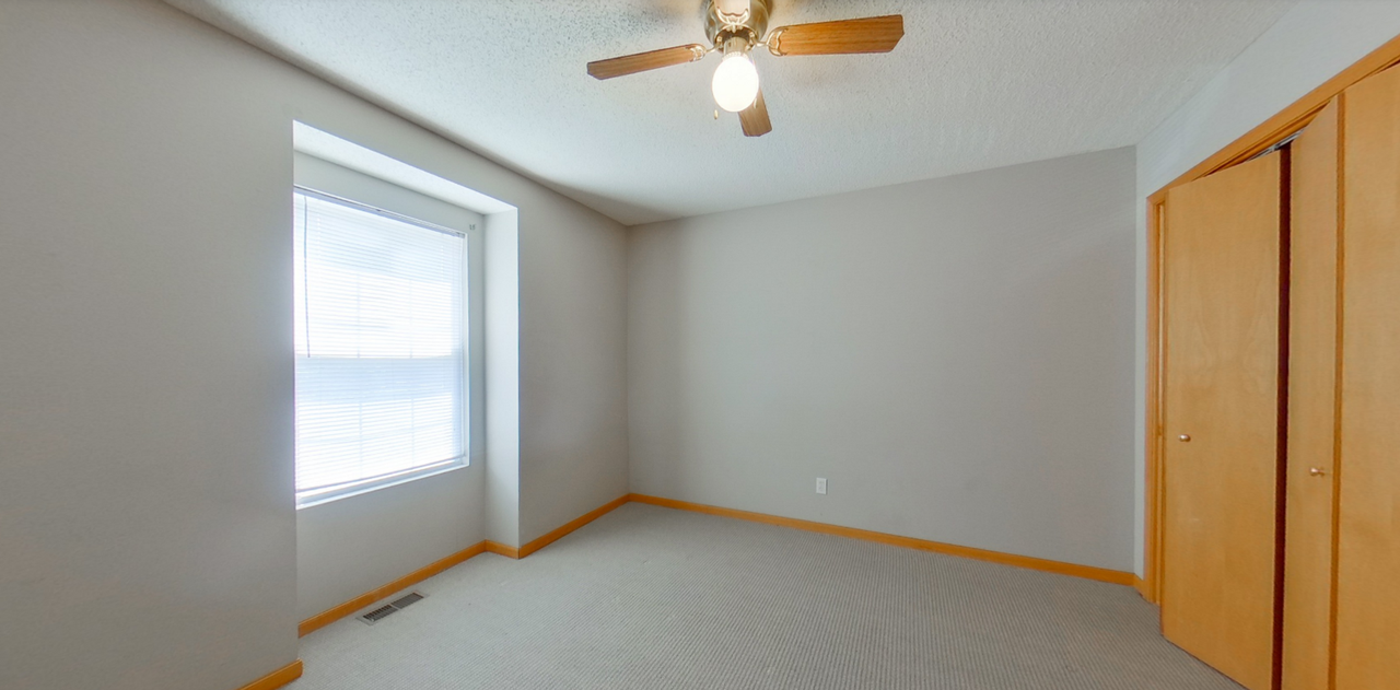 438 Butterfield Rd - Photo 7 of 13