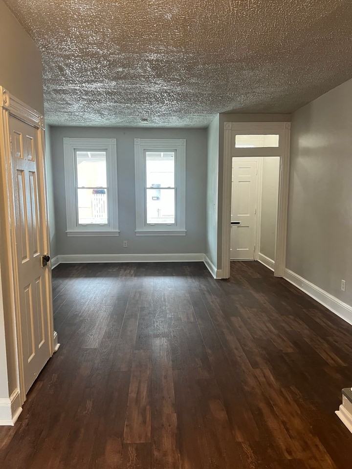 529 Howard Ave - Photo 3 of 12
