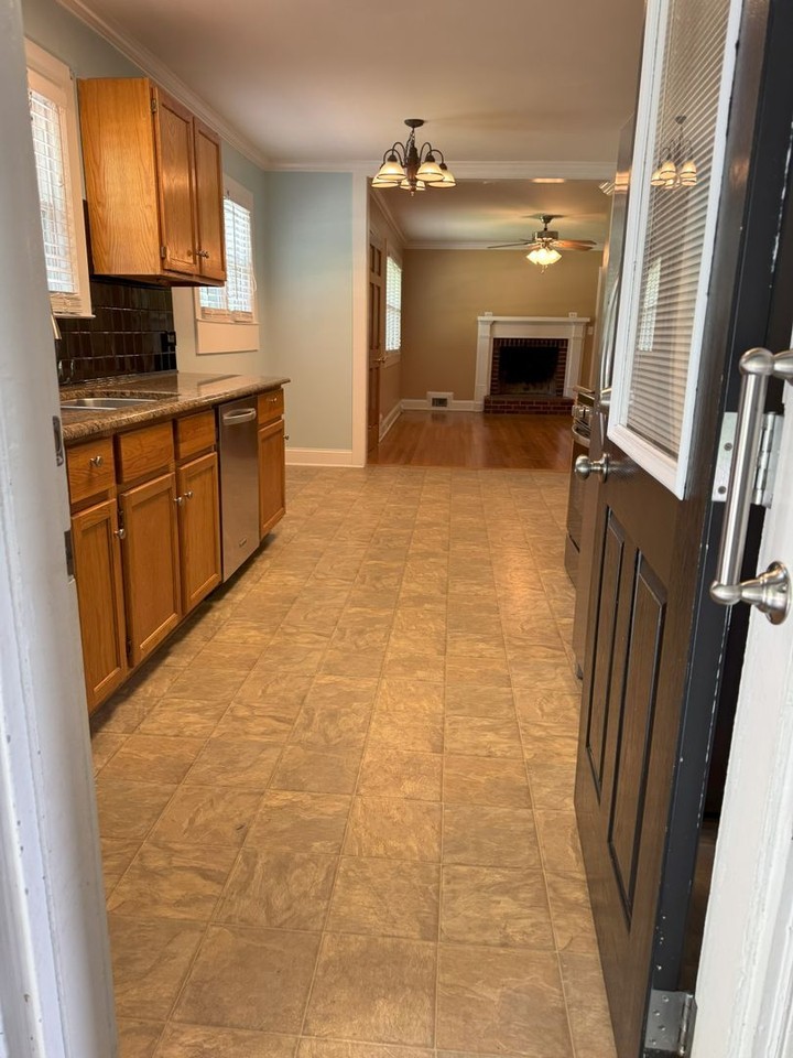4501 Mountain View Rd - Photo 2 of 26