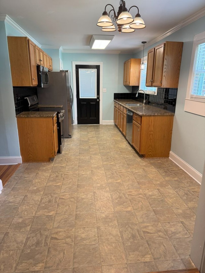 4501 Mountain View Rd - Photo 3 of 26