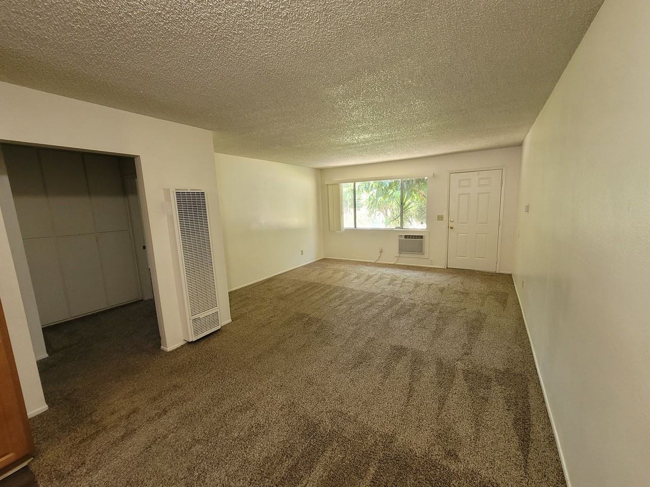 811 W State St - Photo 2 of 11