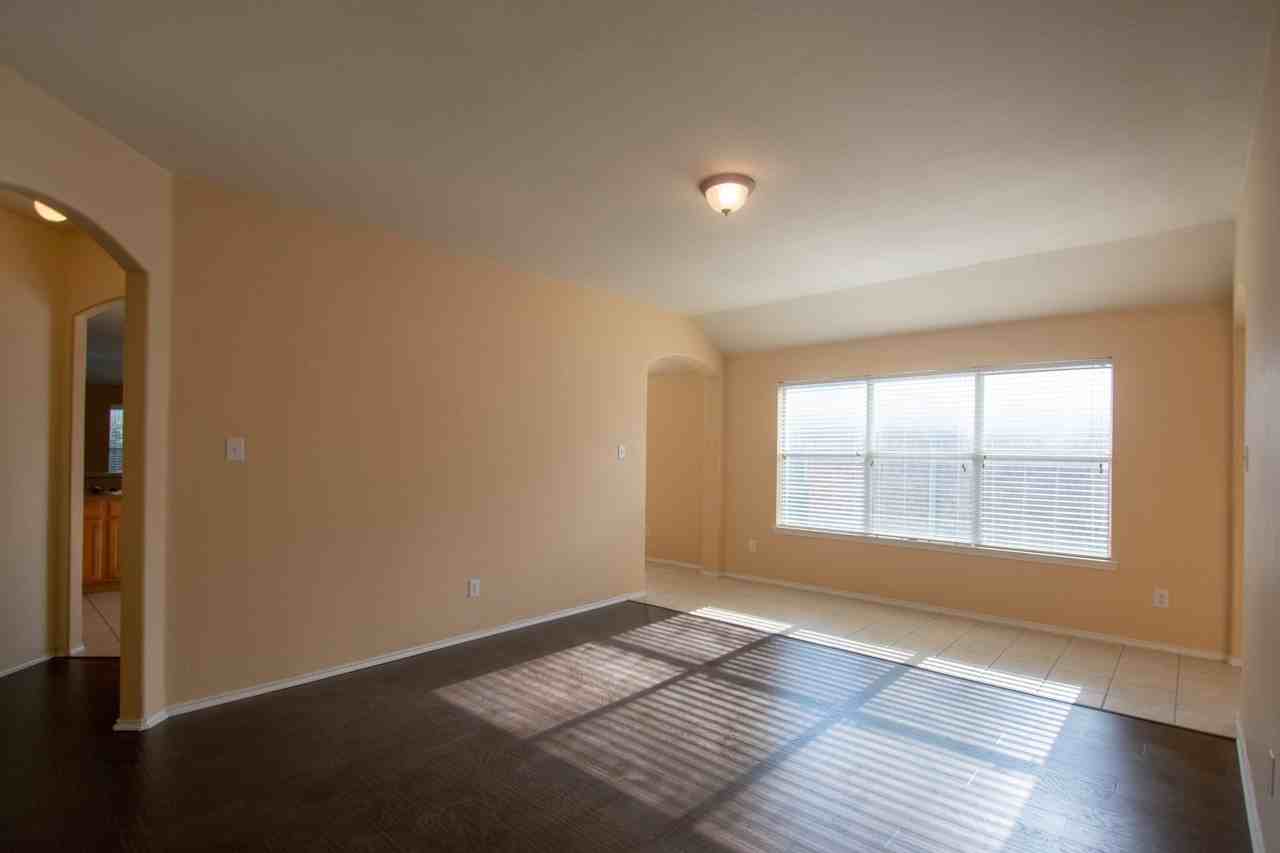 3725 Sapphire St - Photo 6 of 20