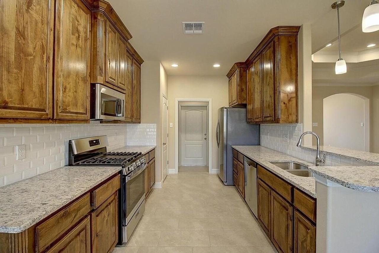 7510 Sable Creek Dr - Photo 2 of 10