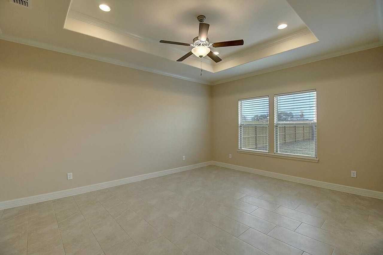 7510 Sable Creek Dr - Photo 3 of 10