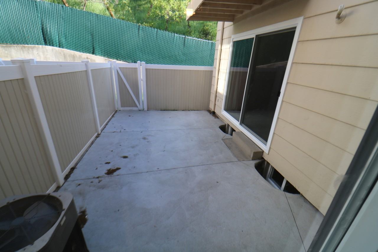 192 E 2090 N - Photo 7 of 20