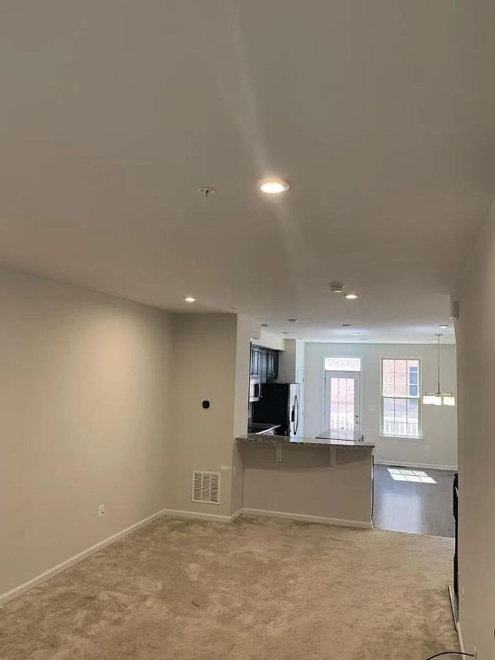 128 S Newkirk St - Photo 3 of 19