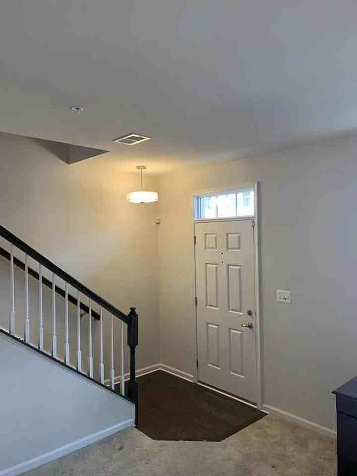 128 S Newkirk St - Photo 5 of 19