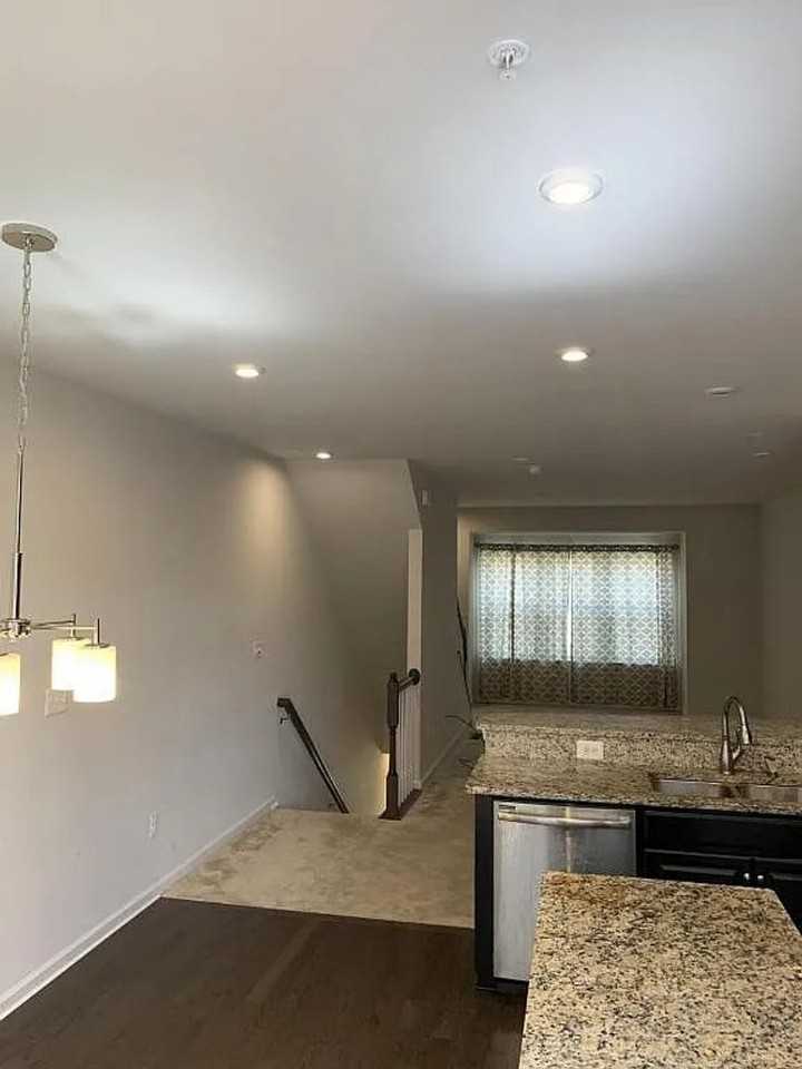 128 S Newkirk St - Photo 7 of 19