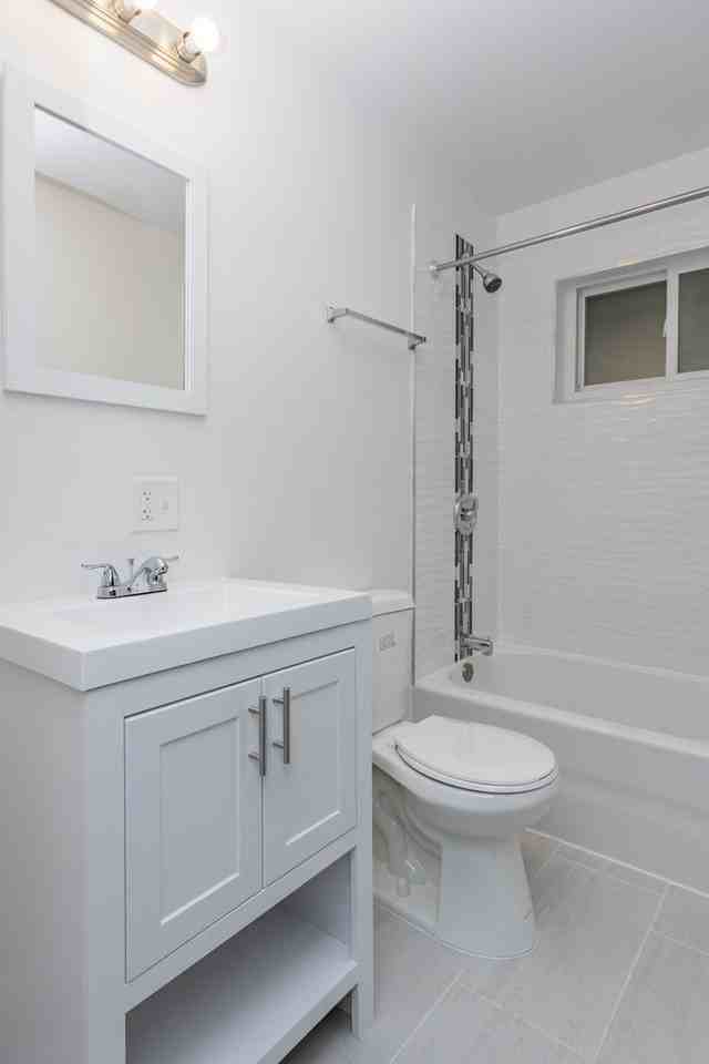 8215 S Ellis - Photo 3 of 17