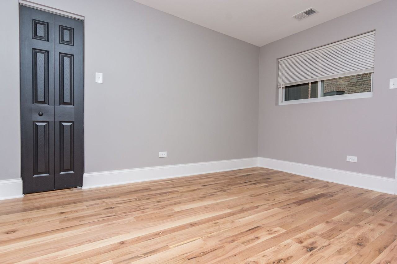 8215 S Ellis - Photo 4 of 7