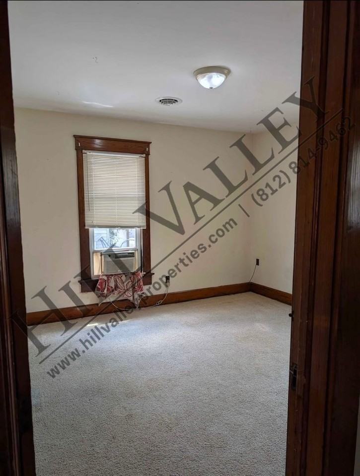 1607 S 7th St - Photo 4 of 9