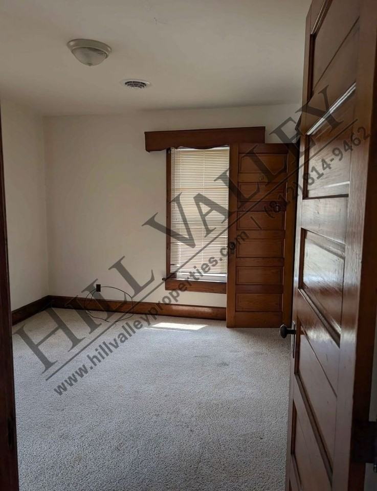 1607 S 7th St - Photo 5 of 9