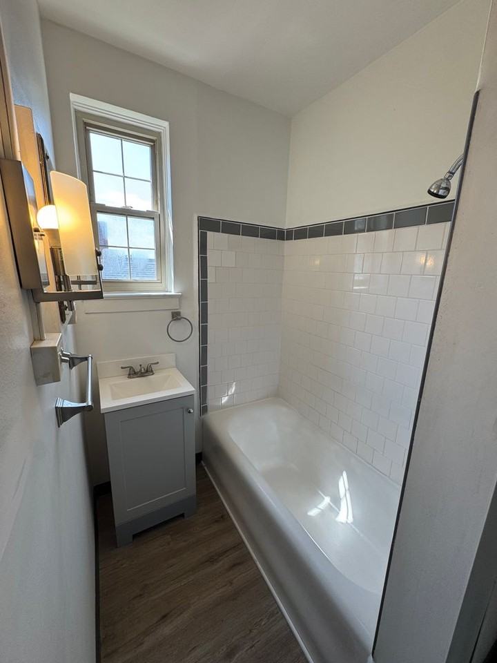 572 Chestnut - Photo 3 of 6
