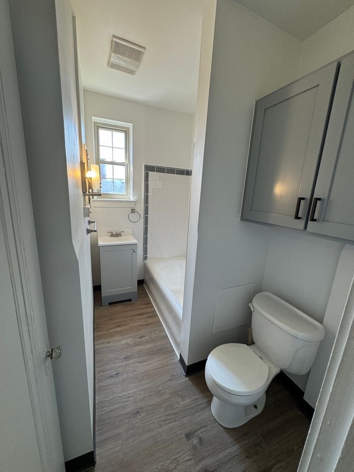 572 Chestnut - Photo 4 of 6