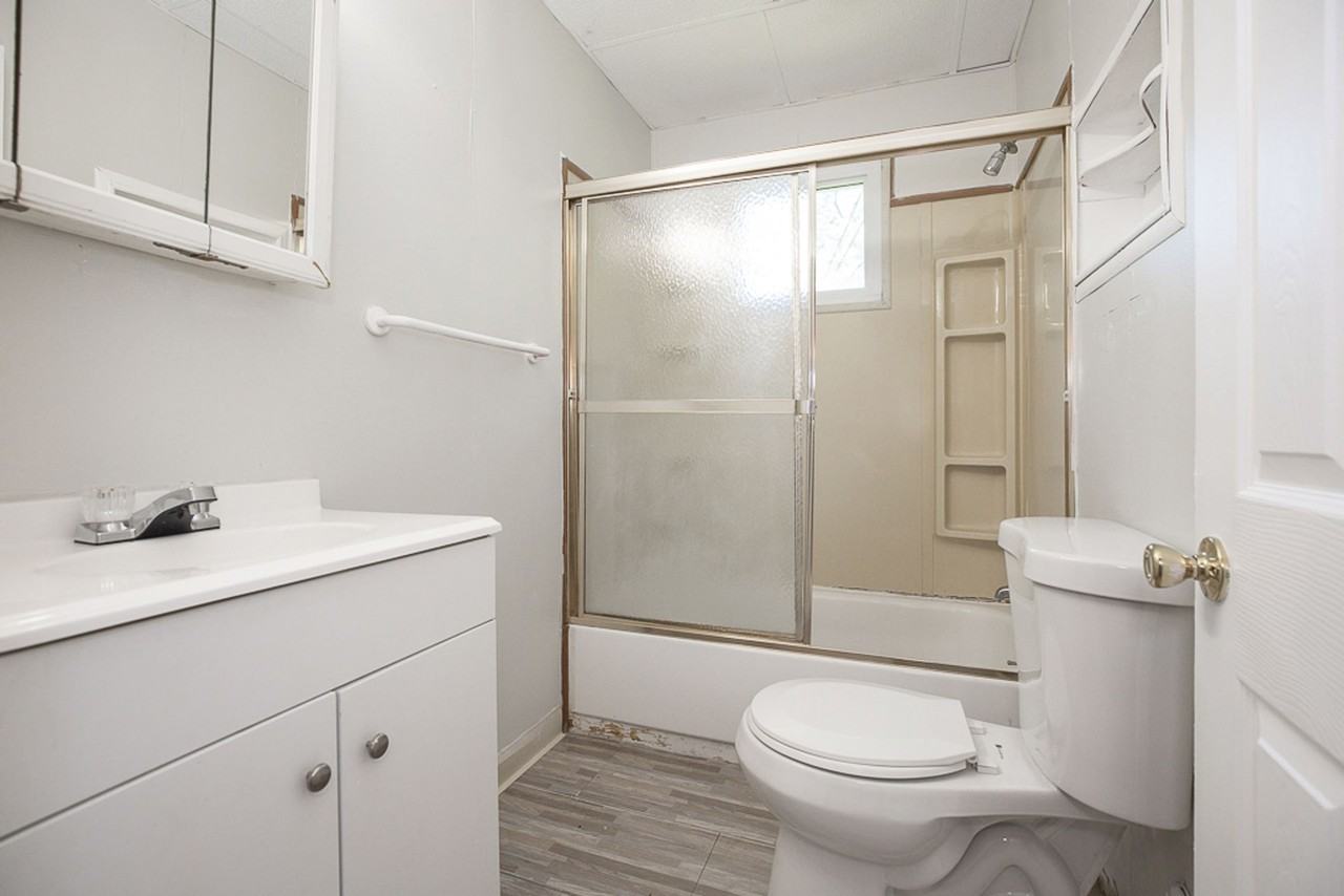 3408 E 140 ST - Photo 4 of 18