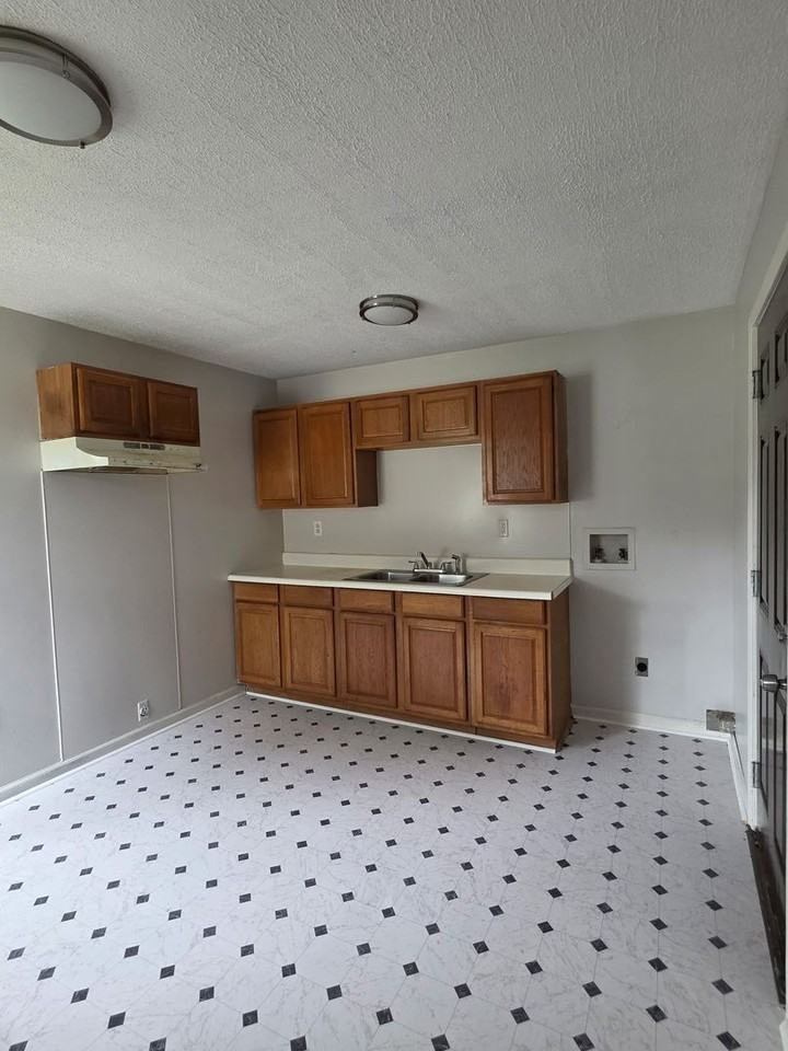 180 Minor Terrace Rd - Photo 3 of 4