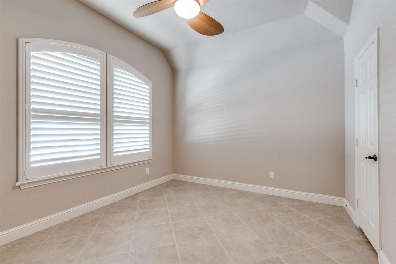 15600 Fire Creek Ln - Photo 2 of 16