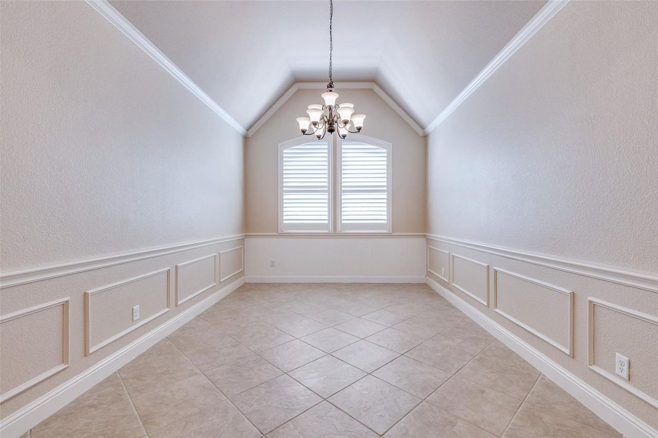 15600 Fire Creek Ln - Photo 3 of 16