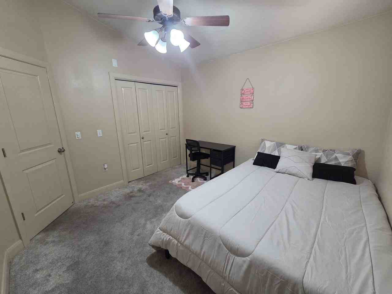 700 N Main St #H7 - Photo 2 of 12