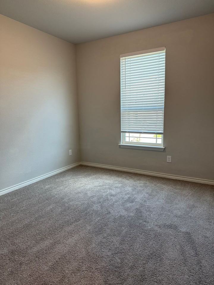 332 Mclintock Rd - Photo 3 of 19