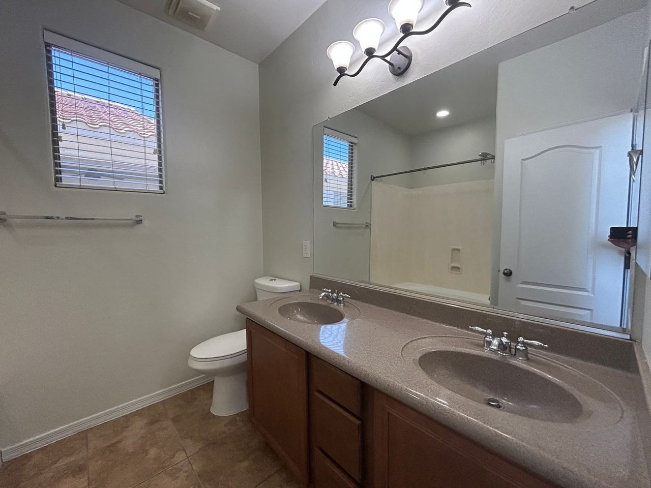 4425 E Los Altos Dr - Photo 3 of 27