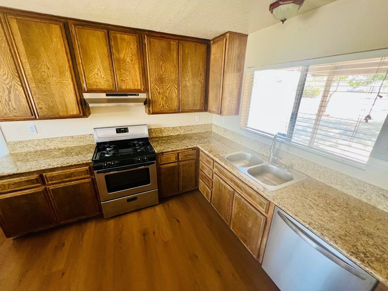 17421 Laurel Street - Photo 3 of 42