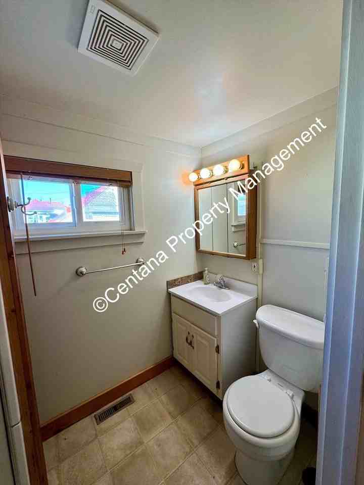 716 E 5th St - Photo 3 of 26