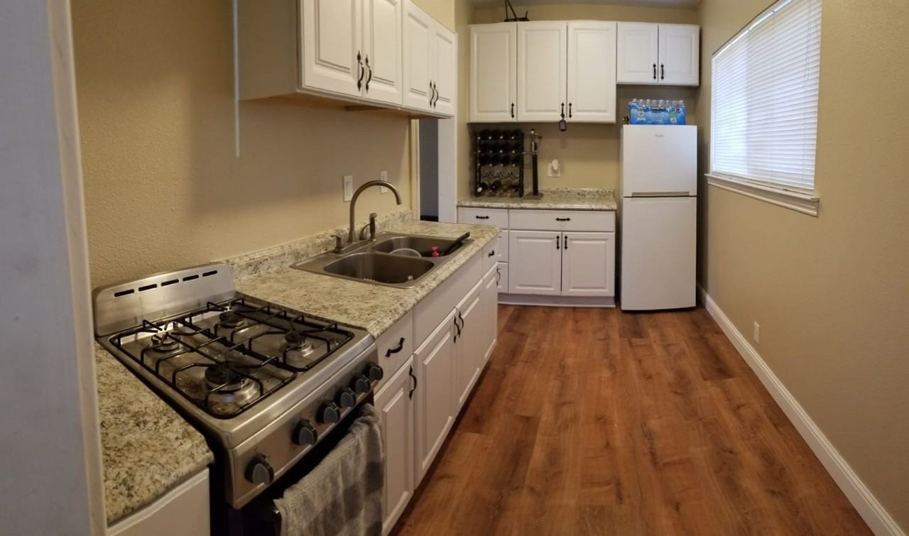 1264 Mira Flores Dr - Photo 2 of 31