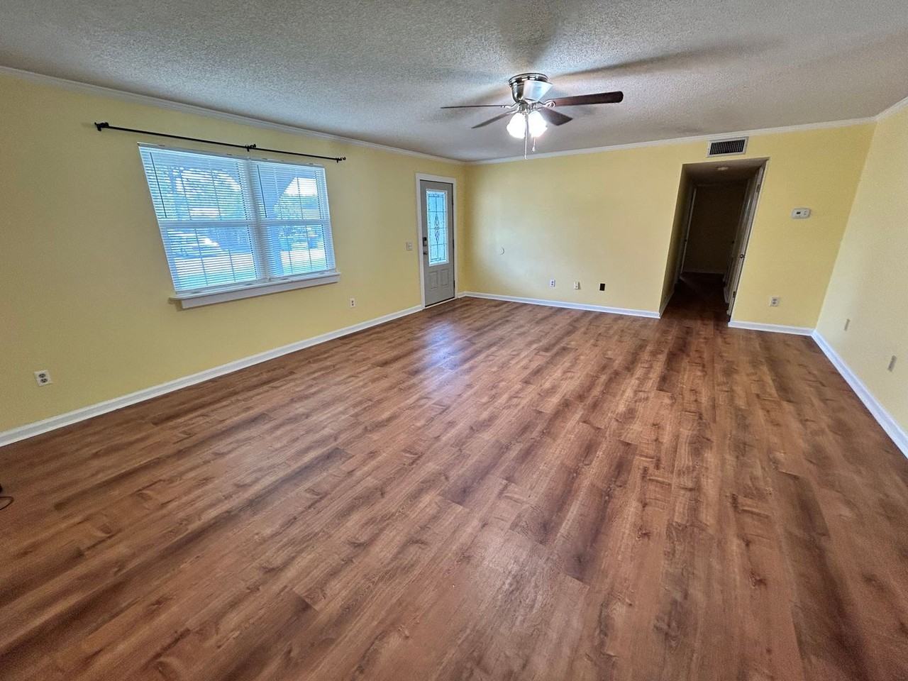 208 Randy Rd - Photo 3 of 21