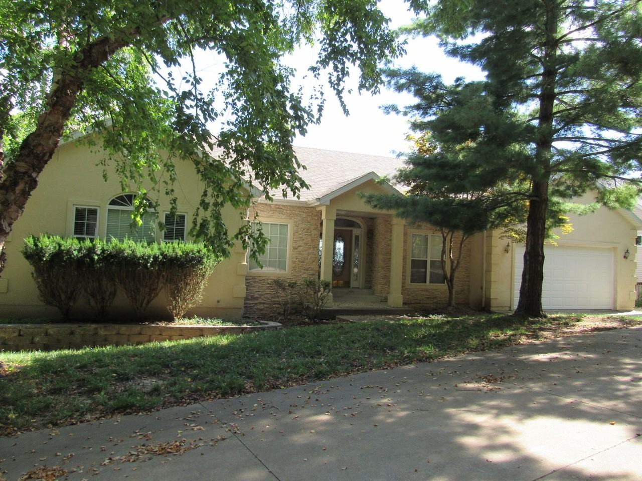 1581 Ridgeview Ter - Photo 2 of 50