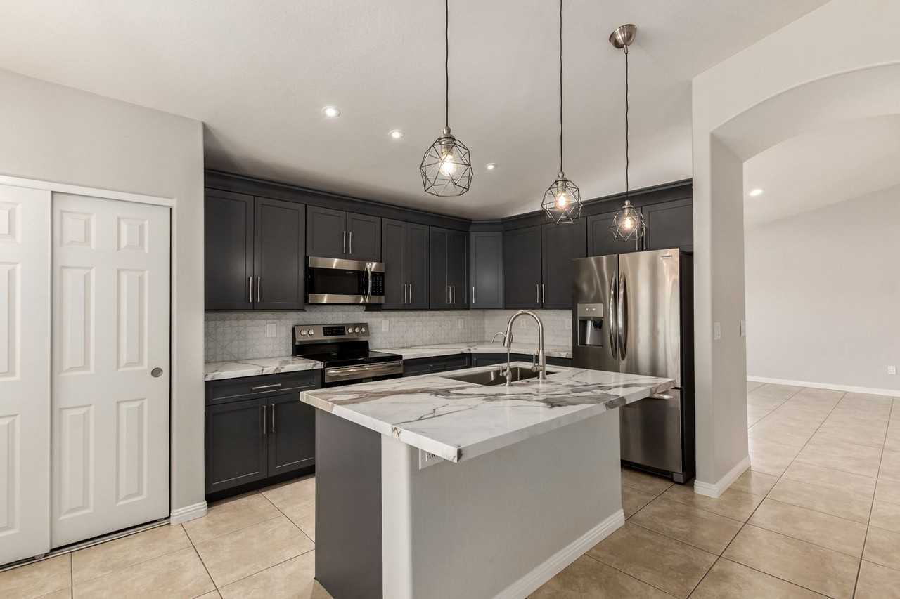 470 W Scott Ave - Photo 2 of 29