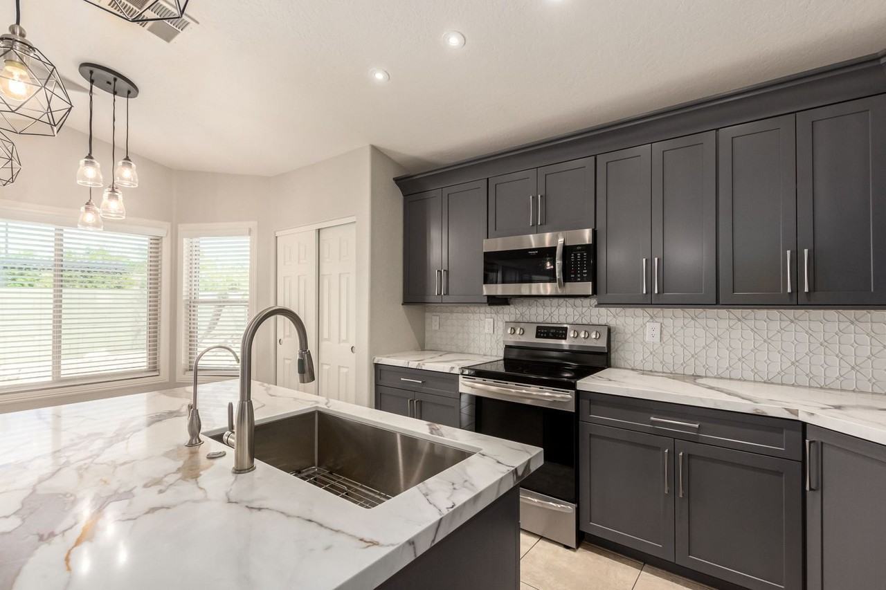 470 W Scott Ave - Photo 3 of 29