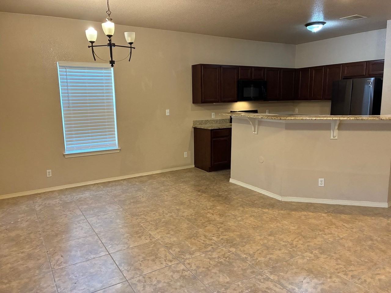 5602 England Dr - Photo 3 of 15