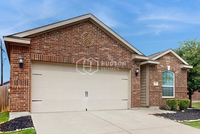 210 Magnolia Dr - Photo 2 of 26