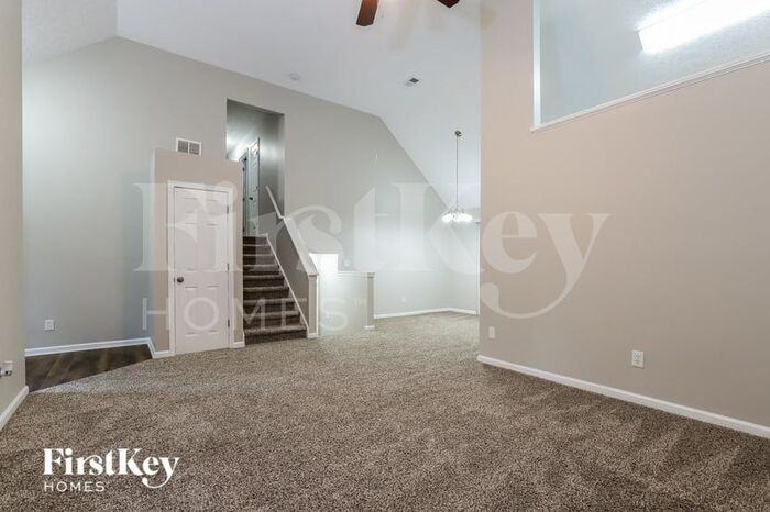 5835 Shadewater Dr - Photo 3 of 15