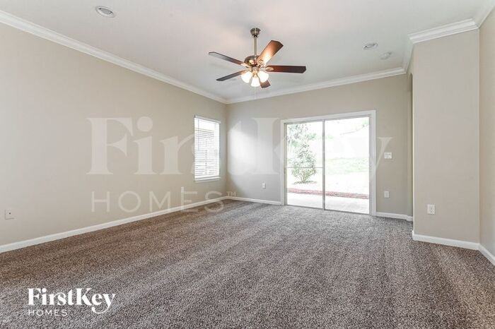8906 Devon Pines Dr - Photo 3 of 15